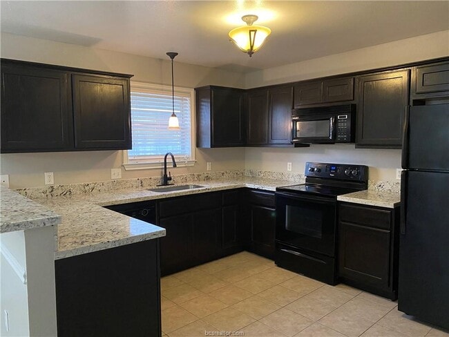 Photo - 1604 Rock Hollow Loop