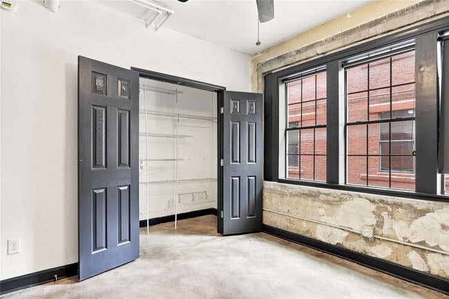 Photo - 6825 Avenue C