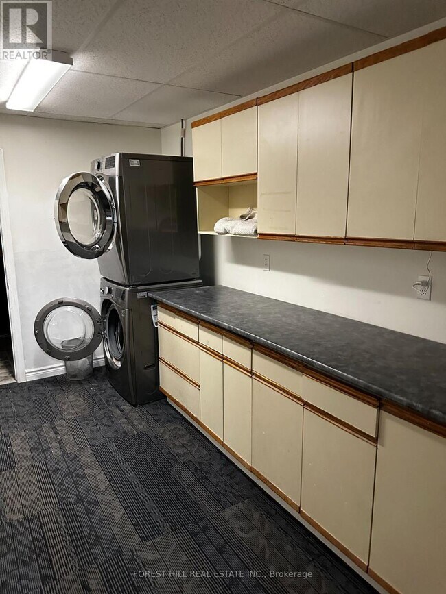 Photo - 275 Front St