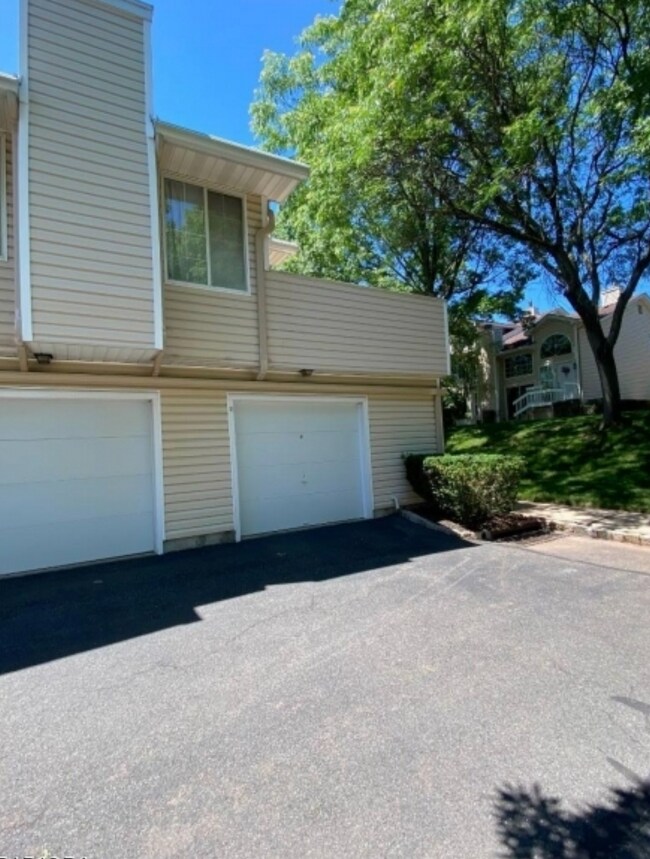 Photo - 8 Dunbar Ct