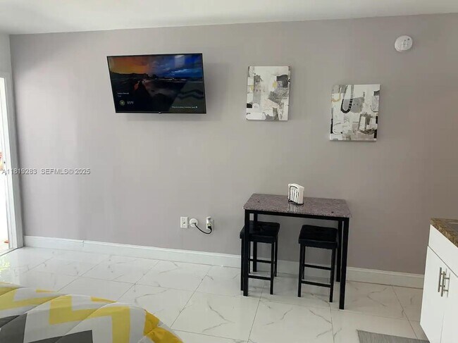 Photo - 1762 NW 15th St Unit 4