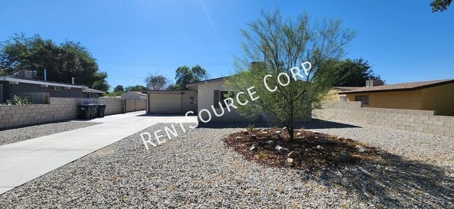 Photo - 44615 4th St E