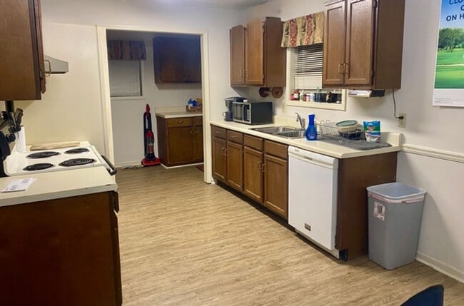 Photo - 110 Botts Ave