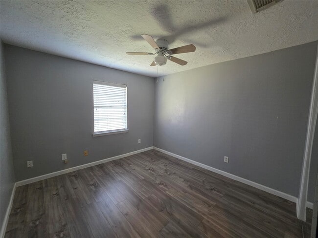 Photo - 1015 Western Hills Dr