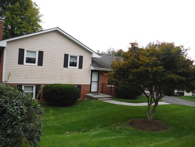 Photo - Blacksburg, 3 BR / 2 BA, Available Feb 1st
