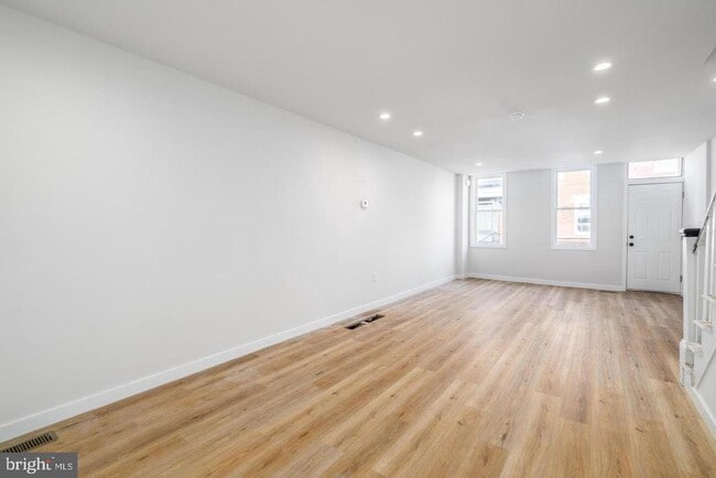 Photo - 438 Dudley St