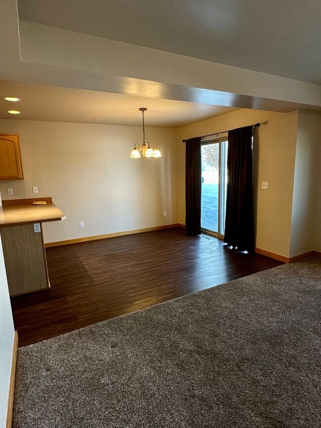 Photo - Spacious & Updated Townhome in Broadwater Court!