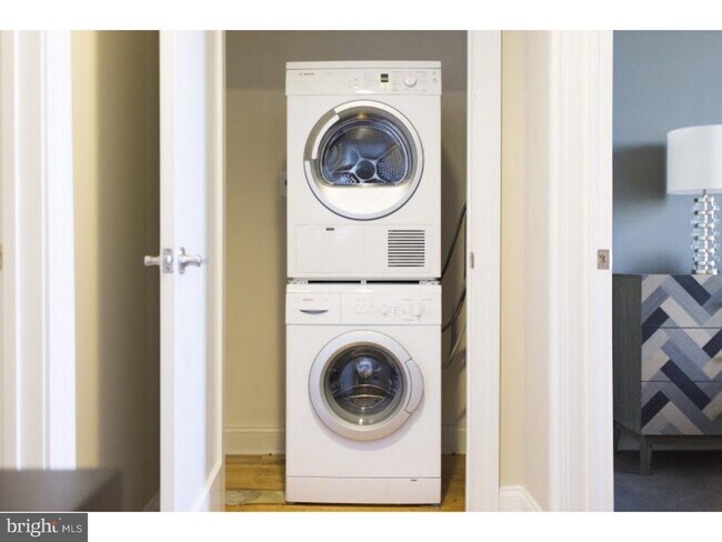 Photo - 230 N 21st St Unit 105