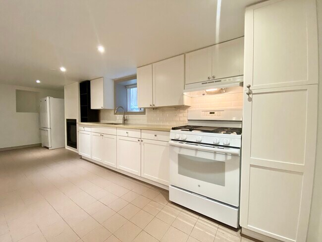 209 Madison Ave Unit 5