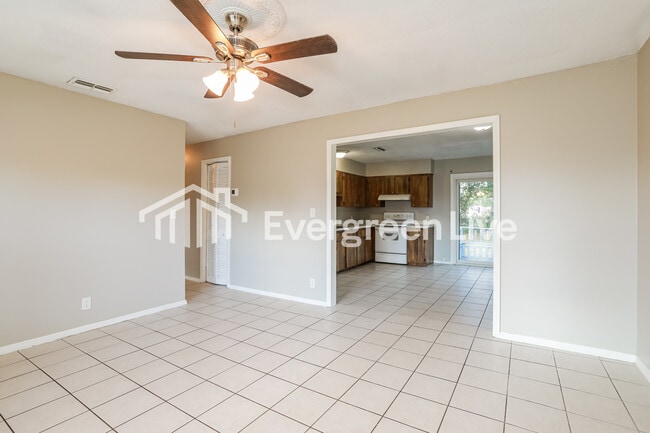 Photo - 7807 Knoll Dr N