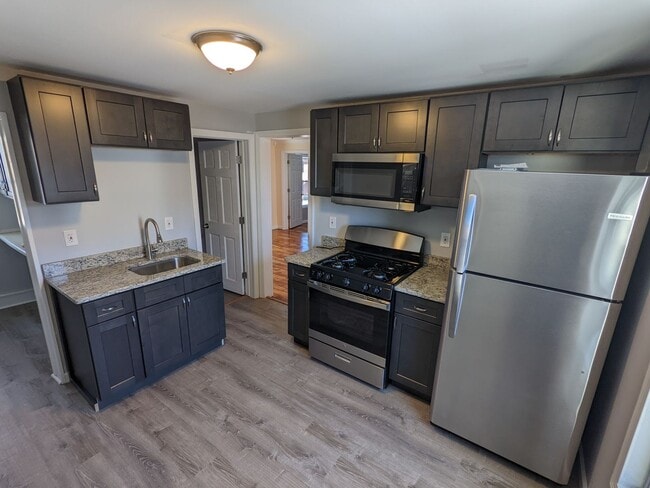 Building Photo - 12 Morris St Unit Apt 2