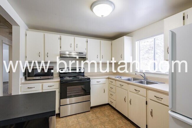 Photo - 775 E Johnsonway Dr
