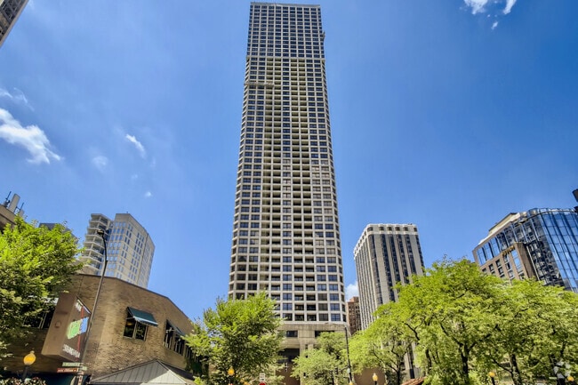 Building Photo - 1030 N State St Unit 16K Rental