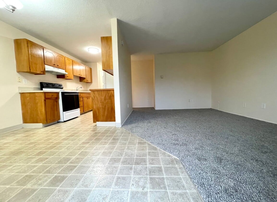 **50% OFF FIRST MONTH'S RENT** Spacious To... - **50% OFF FIRST MONTH'S RENT** Spacious To...