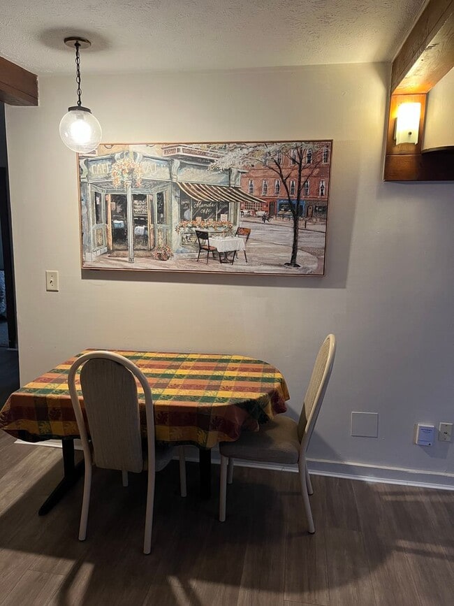 Photo - 233 S 4th St Unit Apt B