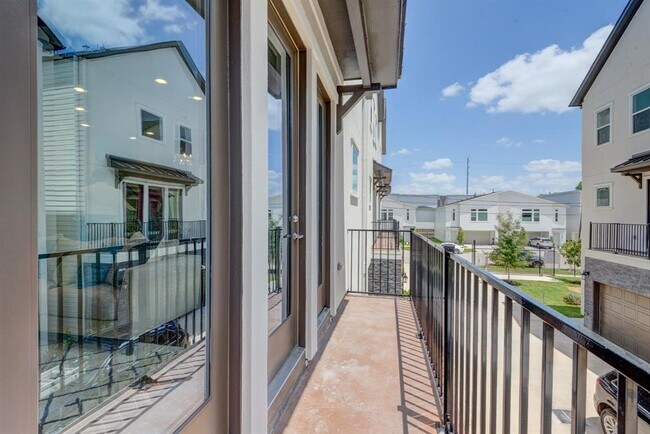 Photo - 2014 St Charles St