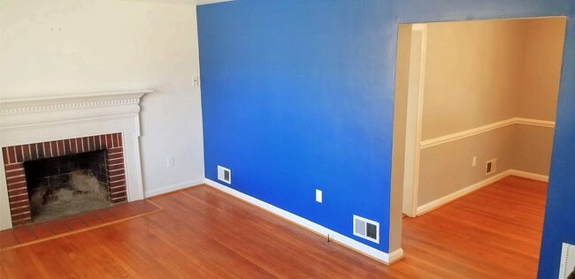 Sala de estar - 1921 Wilmington Ave