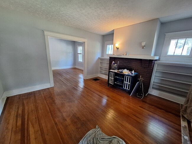 Living Room - 2908 Wurtele Ave