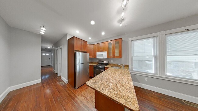 Building Photo - NICE 6 BED IN MISSIN HILL!!!!