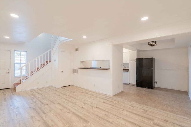Photo - 2220 E 66th Pl