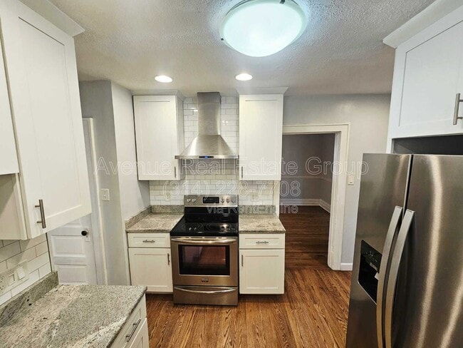 Photo - 3717 Cambridge Ave