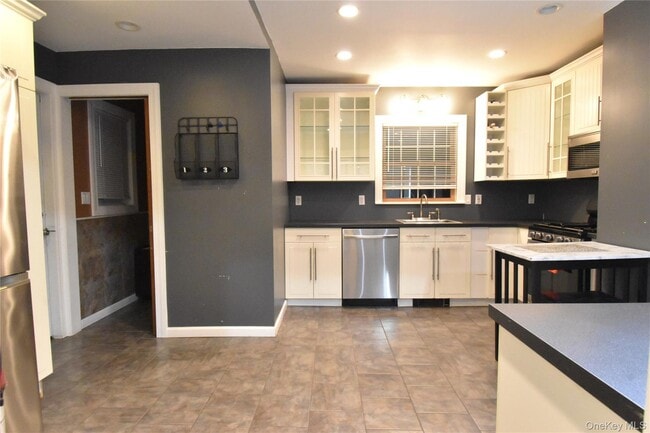 Photo - 28 Roosevelt Ave