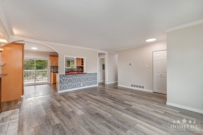 Photo - Bright 3 Bedroom Upper Level Home in Cedar Hills Surrey Spacious Family Living Unité Upper House