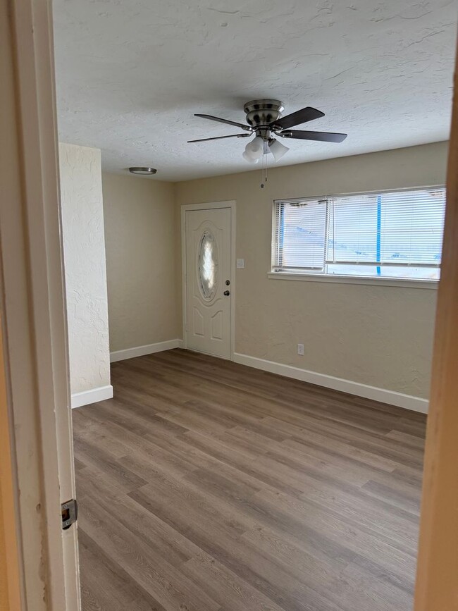 Photo - 3/2 Fenced yard PET FRIENDLY PTISD