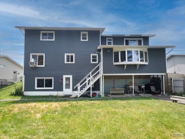 Photo - 7189 Coventry Rd N