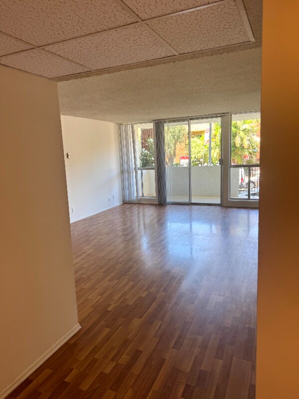 Photo - 4730 Natick Ave Unidad 104