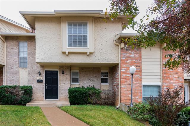 Photo - 1961 Shorewood Dr Townhome