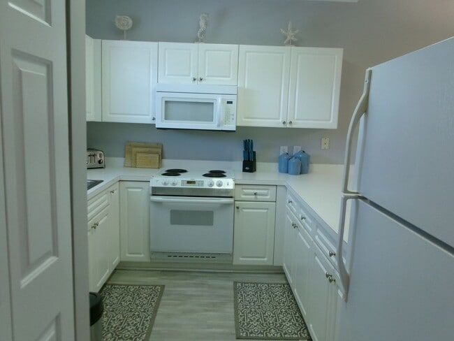 Photo - Furnished 2 bedroom, 2 bath condo in Arrowhead Community Unit 303