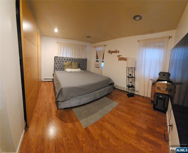 Photo - 117-119 2nd St