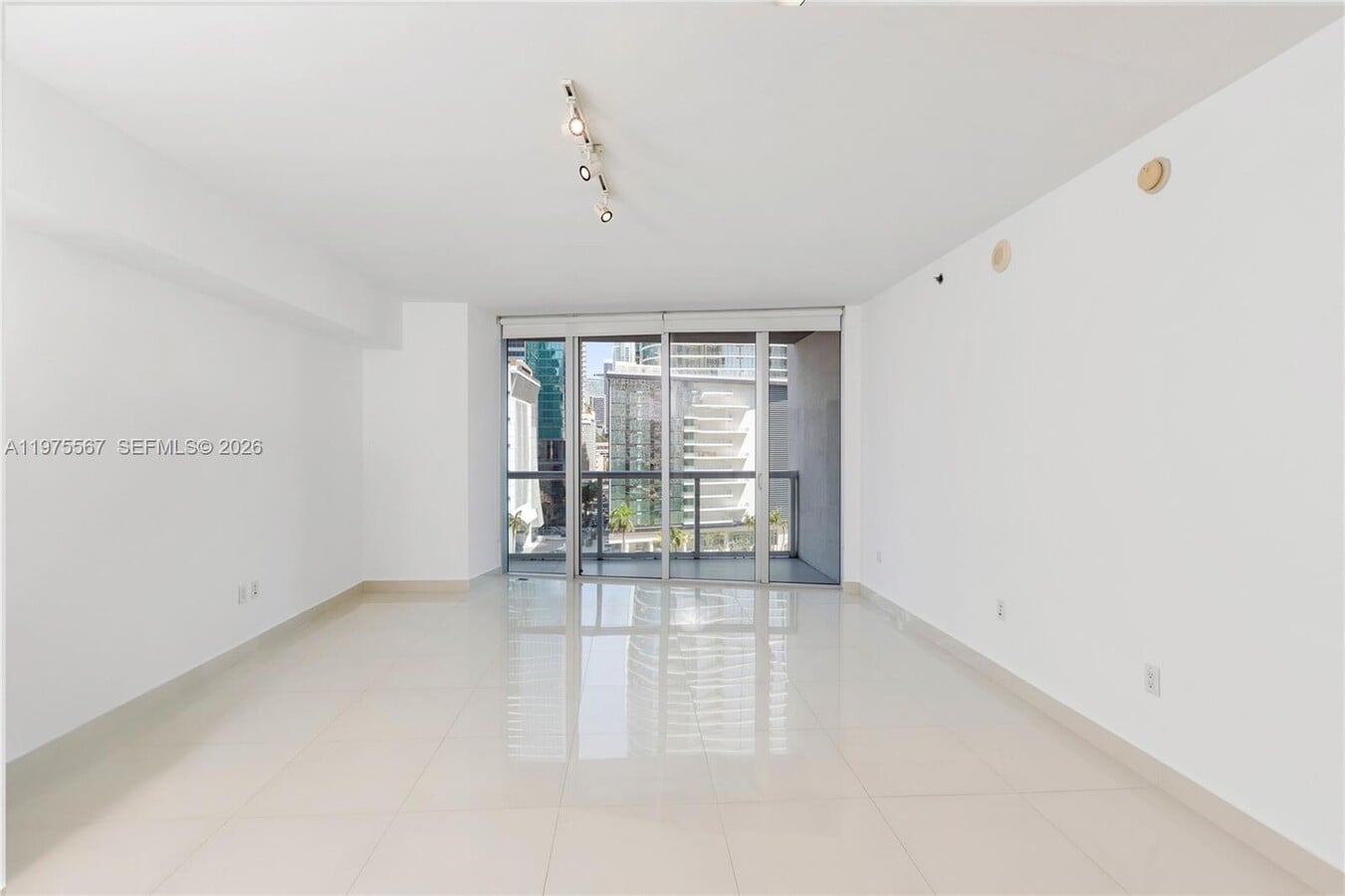 Photo - 475 Brickell Ave Unit 1010