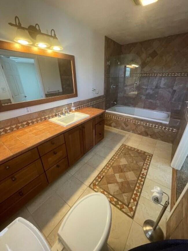 Photo - 4 bedroom with AC is seconds from Lake Eli...