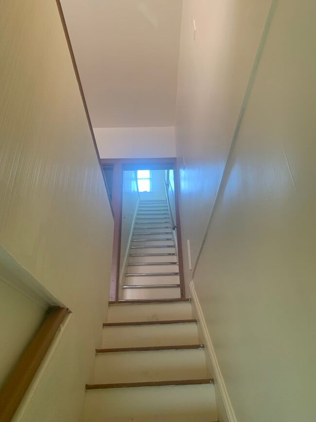 Building Photo - Video in Pictures! 2-4 bedroom Apartment Y...