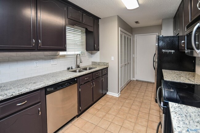 Photo - 108 Portal Ln