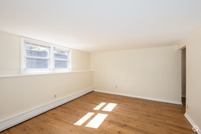 2BR, 1BA - 757SF - Living Room/Dining Room