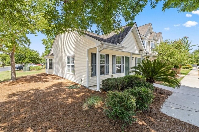 Photo - Cute, Convenient Townhome!