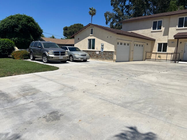 Photo - 10629 Lind Ave