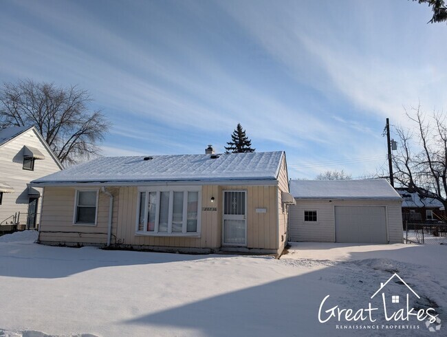 Building Photo - Cozy 2 Bedroom 1 Bathroom now available fo... Rental