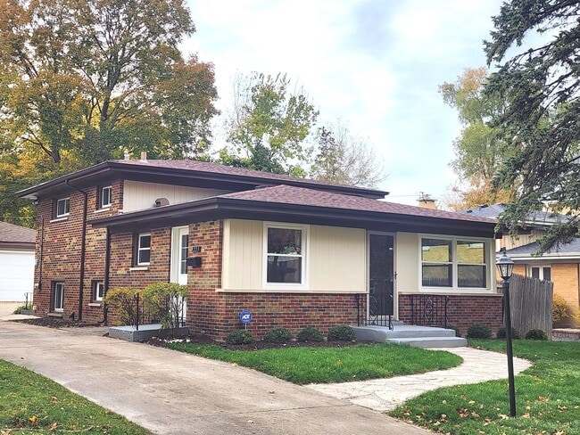 Building Photo - 223 Kenloch Ave