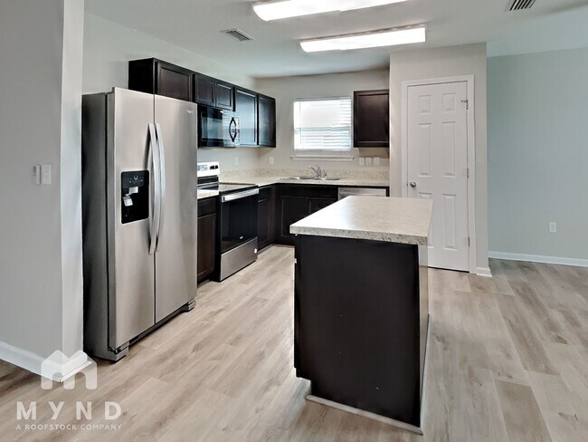 Photo - 6190 Daylilly Rd