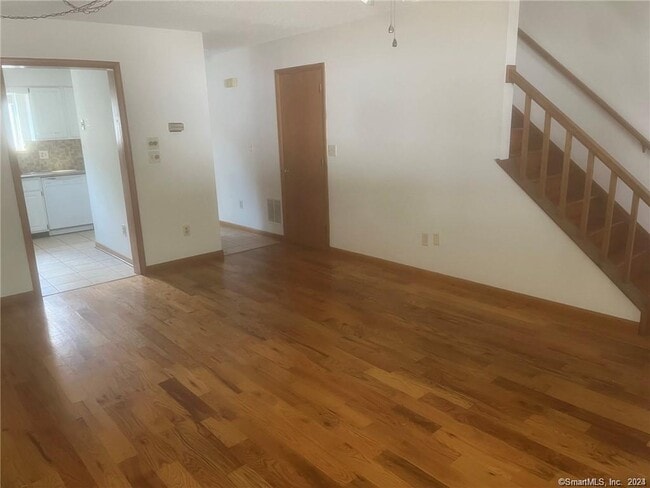 Photo - 10 MacIntosh Ln Unit 10