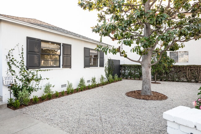 well maintained front yard - 11112 Exposition Blvd Unit 11112