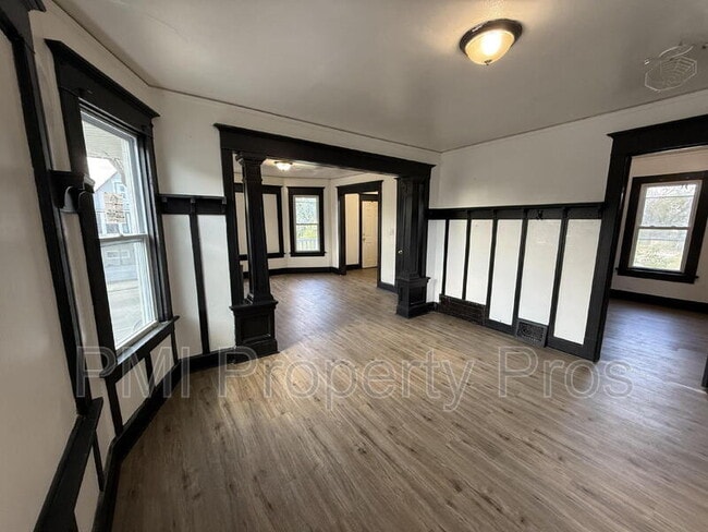 Photo - 2940 N Teutonia Ave