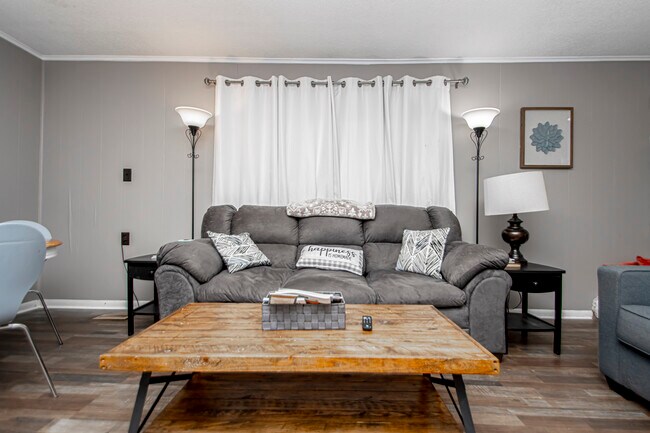 Photo - 503 Summit St