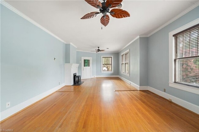 Photo - 2083 Elizabeth Ave