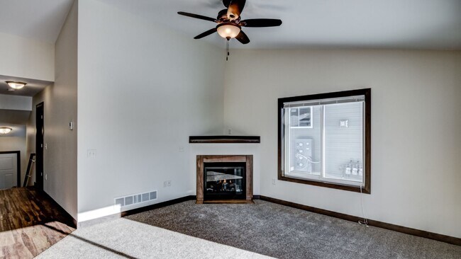 Photo - 1932 Southridge Ave Unit 4