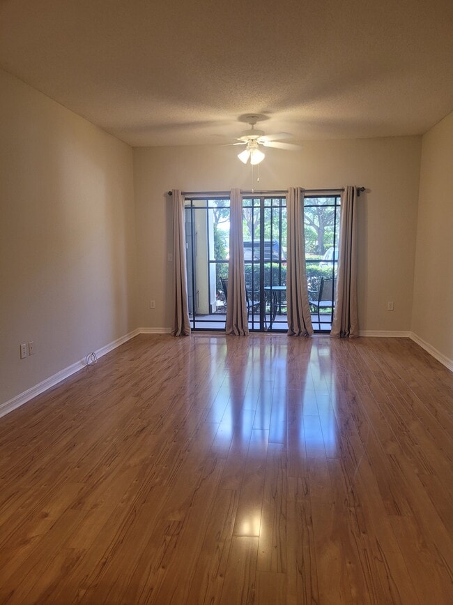 SALA DE ESTAR - 3018 Alcazar Pl Unidad Ground Floor